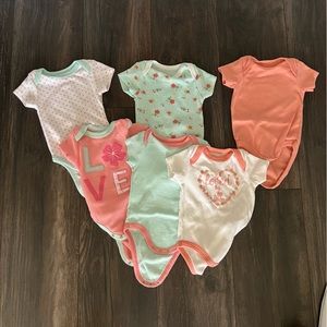 Baby girl body suit bundle 🍼